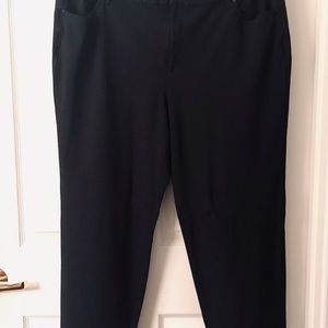 Slim fit black cropped pants